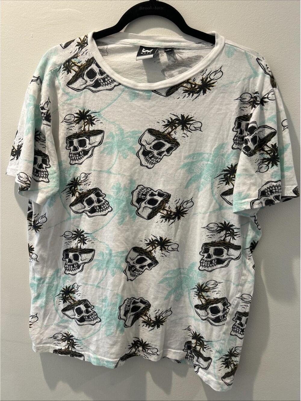 WXYZ T Shirt Skulls and Palme Trees Size L